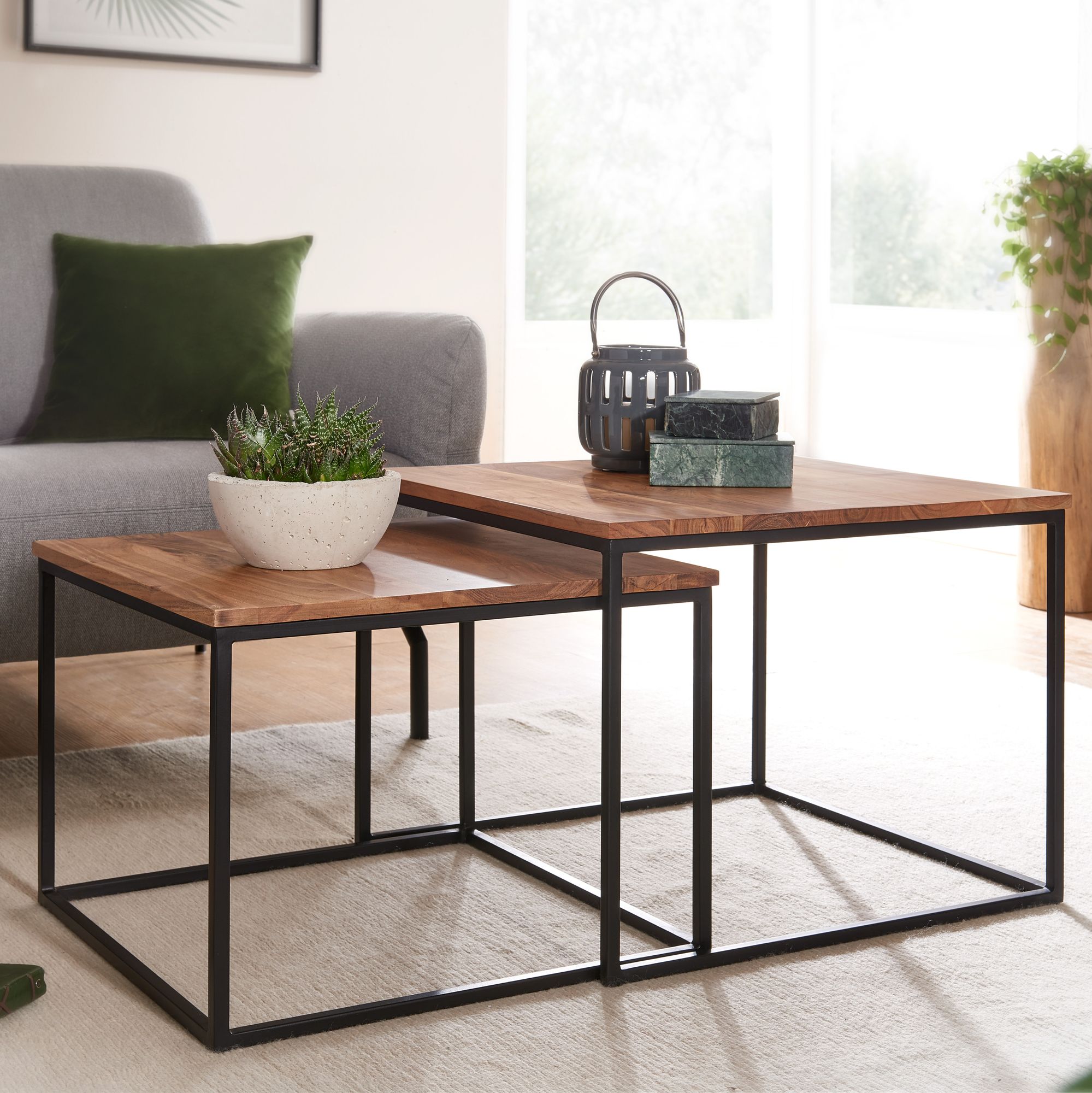 Set 2 tavolini in legno massello di acacia e metallo | Marrone & nero opaco | 60x60x46 cm & 54x54x40 cm