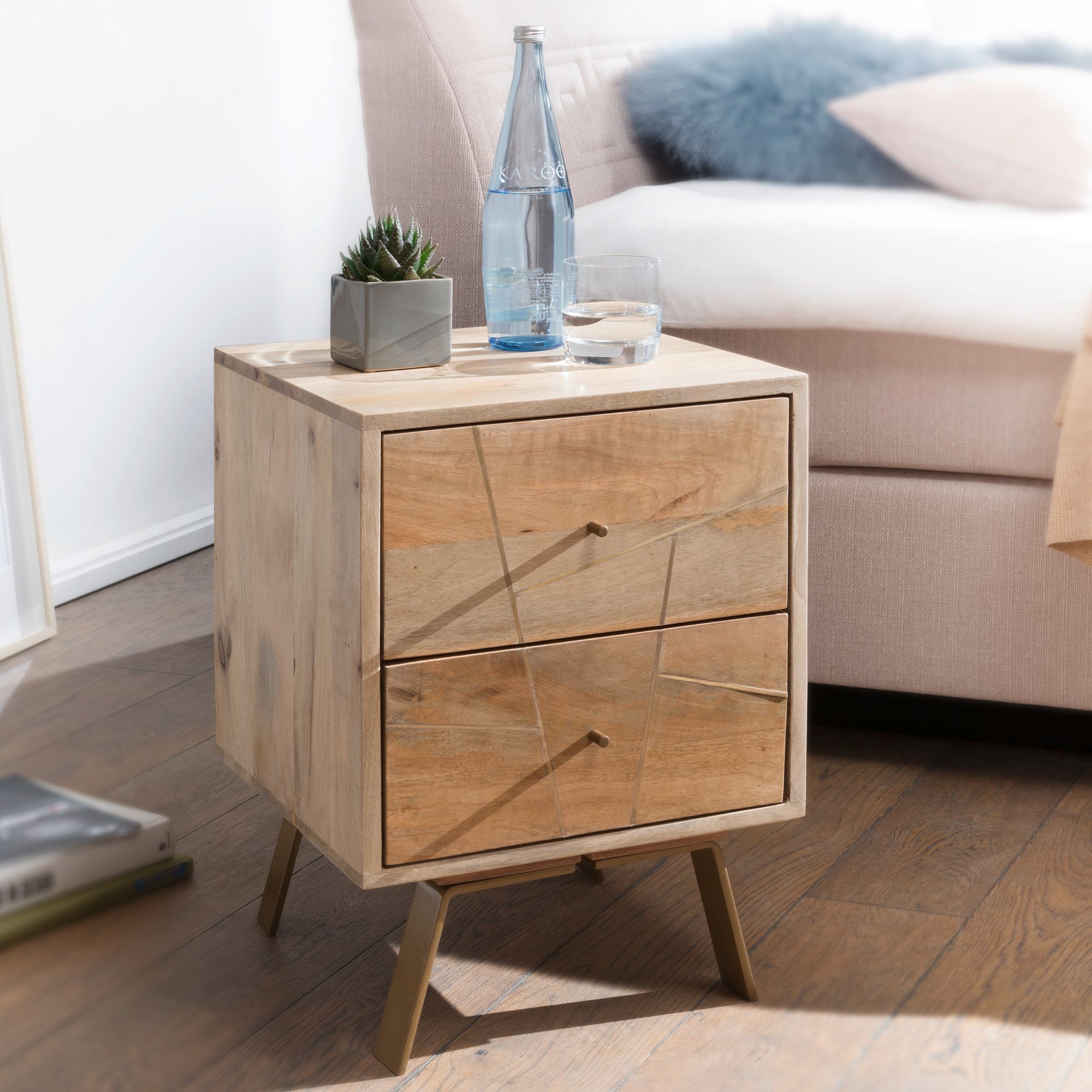 Comodino in legno massello di mango marrone 40x56x40cm | Comodino rustico stile Landhaus con cassetti in metallo dorato