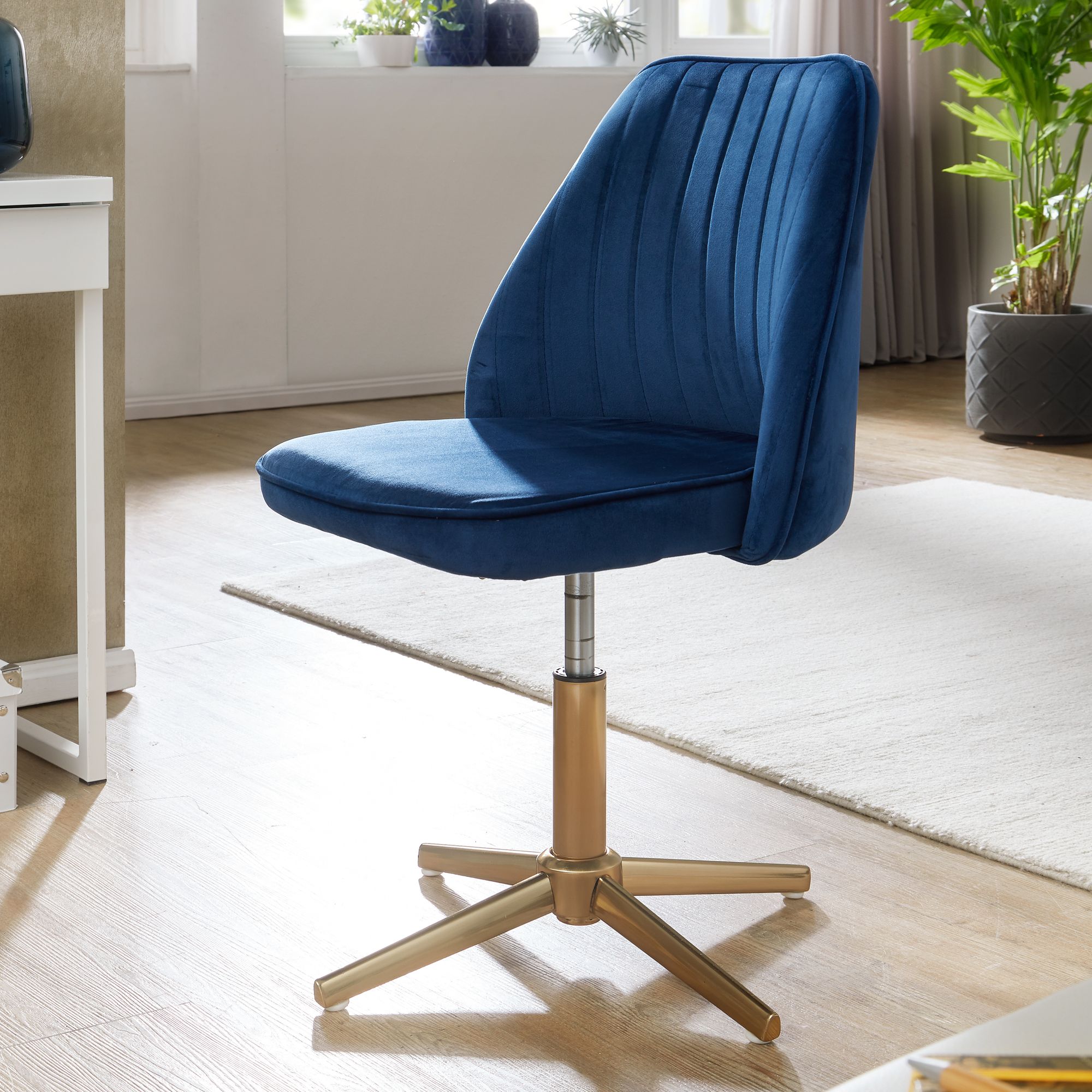 Sedia da ufficio in velluto blu scuro | Metallo dorato | Altezza regolabile 80-100 cm