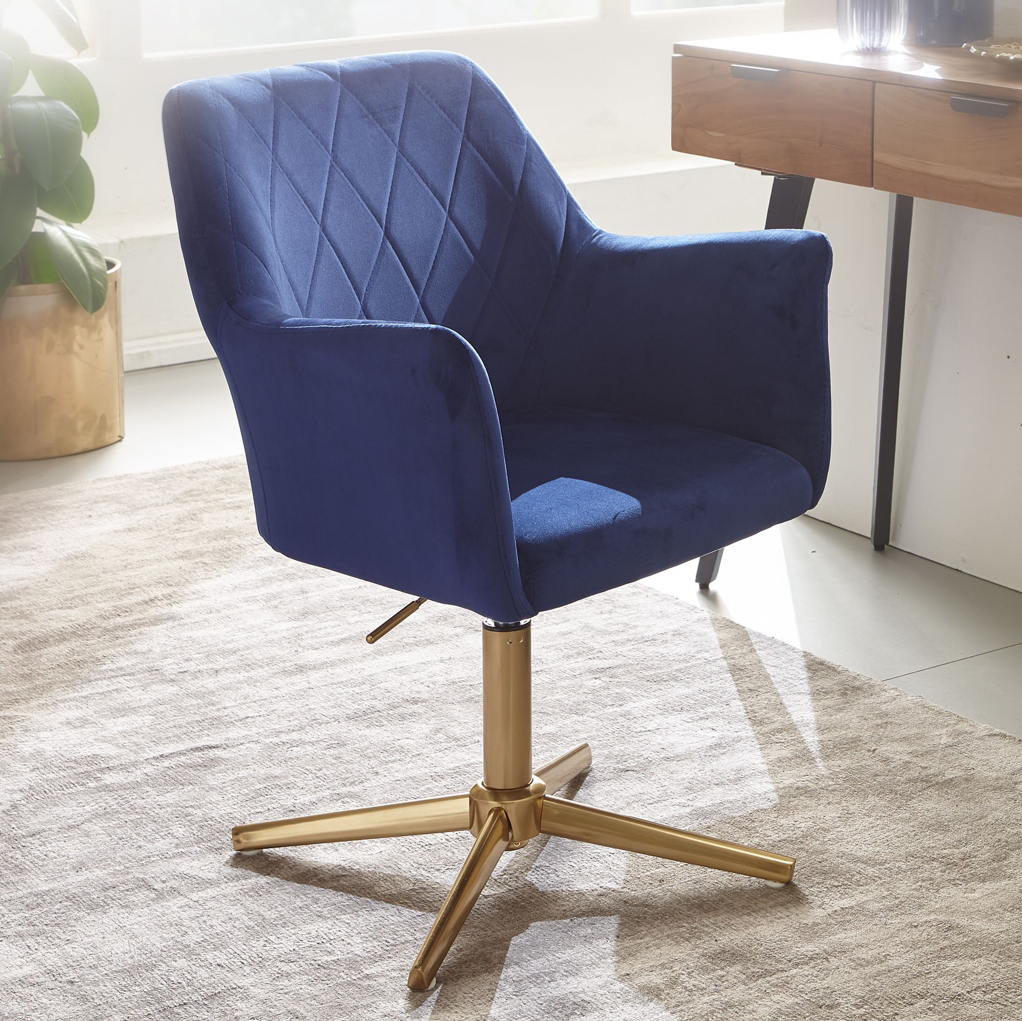 Sedia da ufficio in velluto blu scuro | Struttura in metallo dorato | Altezza regolabile 80-97 cm